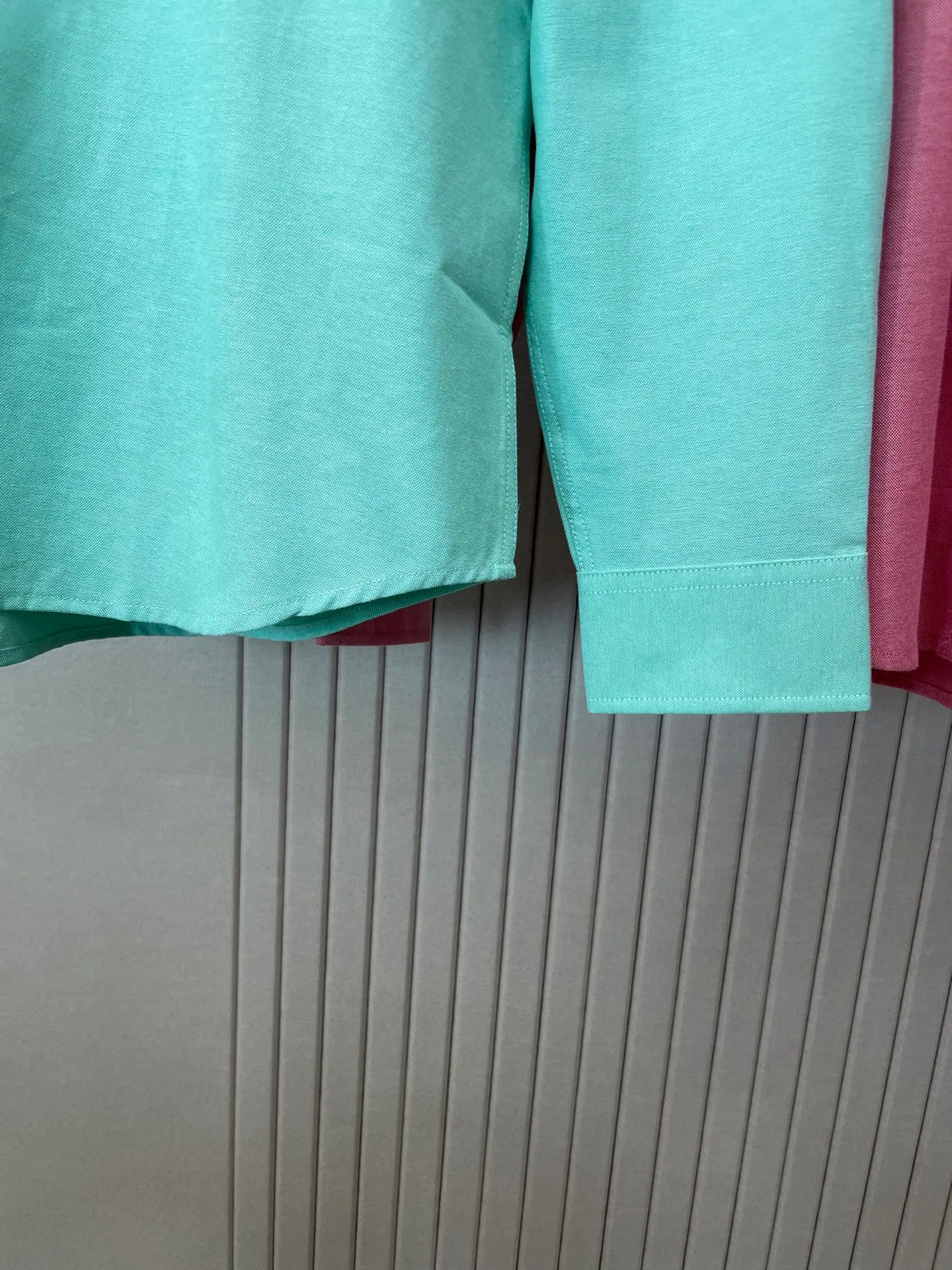P220 🌸🌸🌸 POLO Ralph Lauren [High Quality] Classic shirt! Classic casual shirt made of pure cotton fabric with unique design, simple, clean and classic version design. It is a versatile style that can be switched at will. The fabric feels soft and delicate, highly breathable, close to the skin and comfortable to wear. It can be worn alone as an inner layer. Its versatile performance is beyond your imagination! The upper body of the ready-to-wear is simple and classic yet elegant! Size:M-XXL